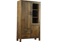 Robuuste houten displaykast met open en gesloten opbergvakken, perfect voor landelijke of vintage interieurstijlen.