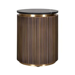 7573-1 Elegante bijzettafel met ronde zwarte marmeren bovenkant en gouden metalen basis met verticale ribbels, perfect voor modern interieur en luxe woonstijl.