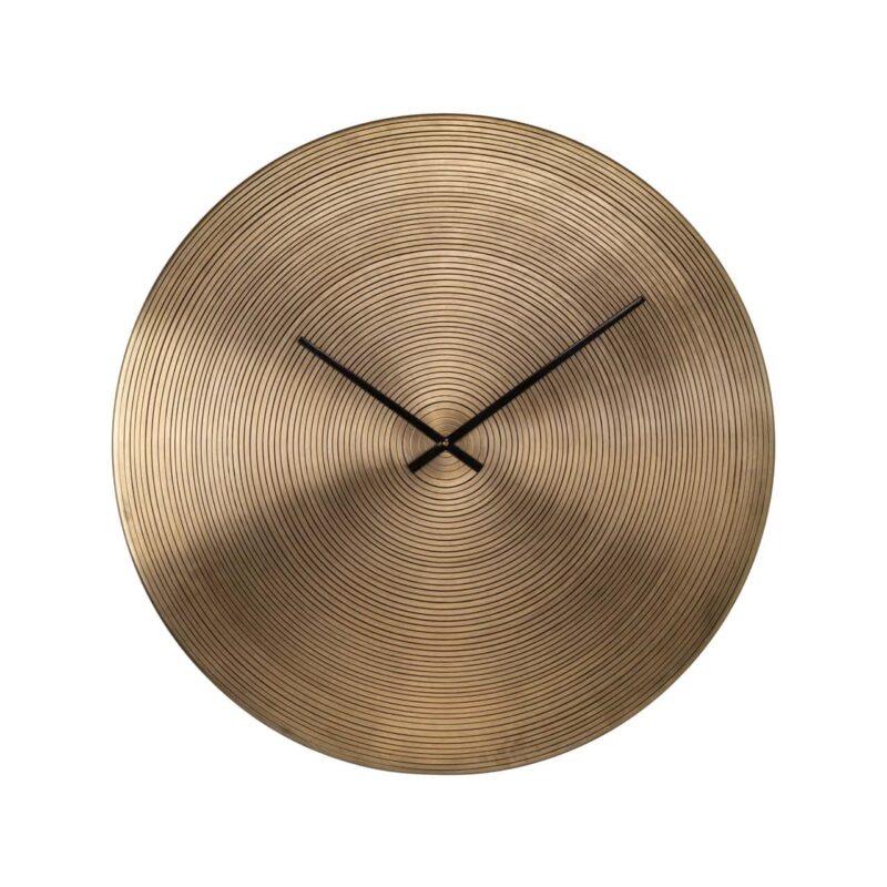 Detaillering van de goudkleurige klok Aden met zwartkleurige wijzers