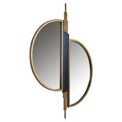 Adelyn spiegel in brushed gold, geplaatst in een interieur, vintage stijl
