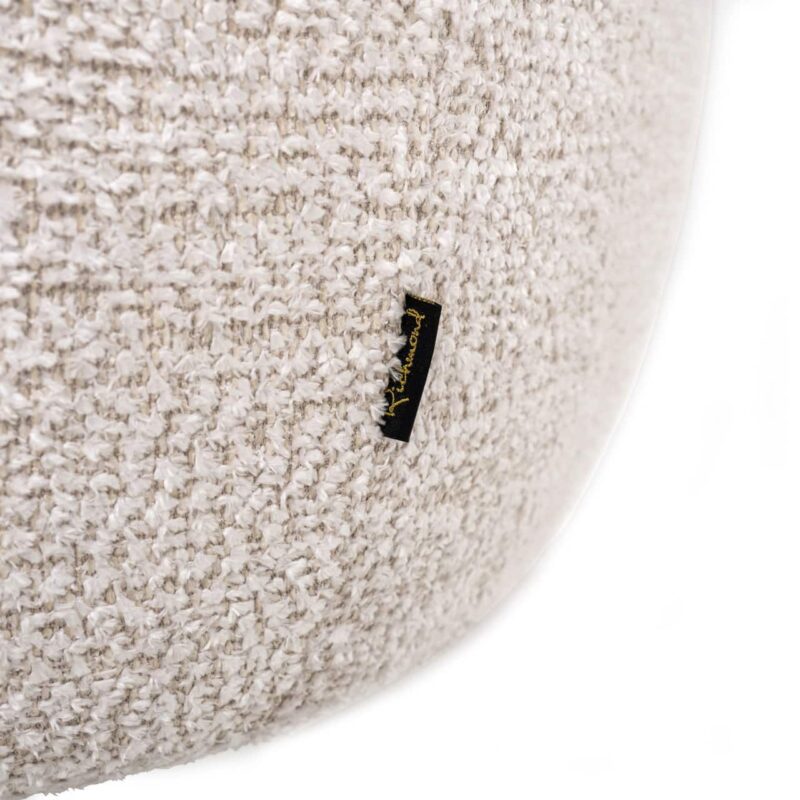 Lounge stoel Estelle lovely cream vanuit zijwaartse kant, comfortabel zitten