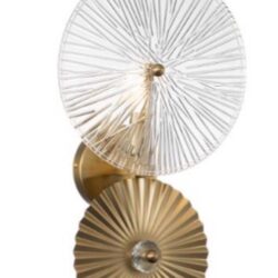 Detail goudkleurig aluminium wandlamp Otis