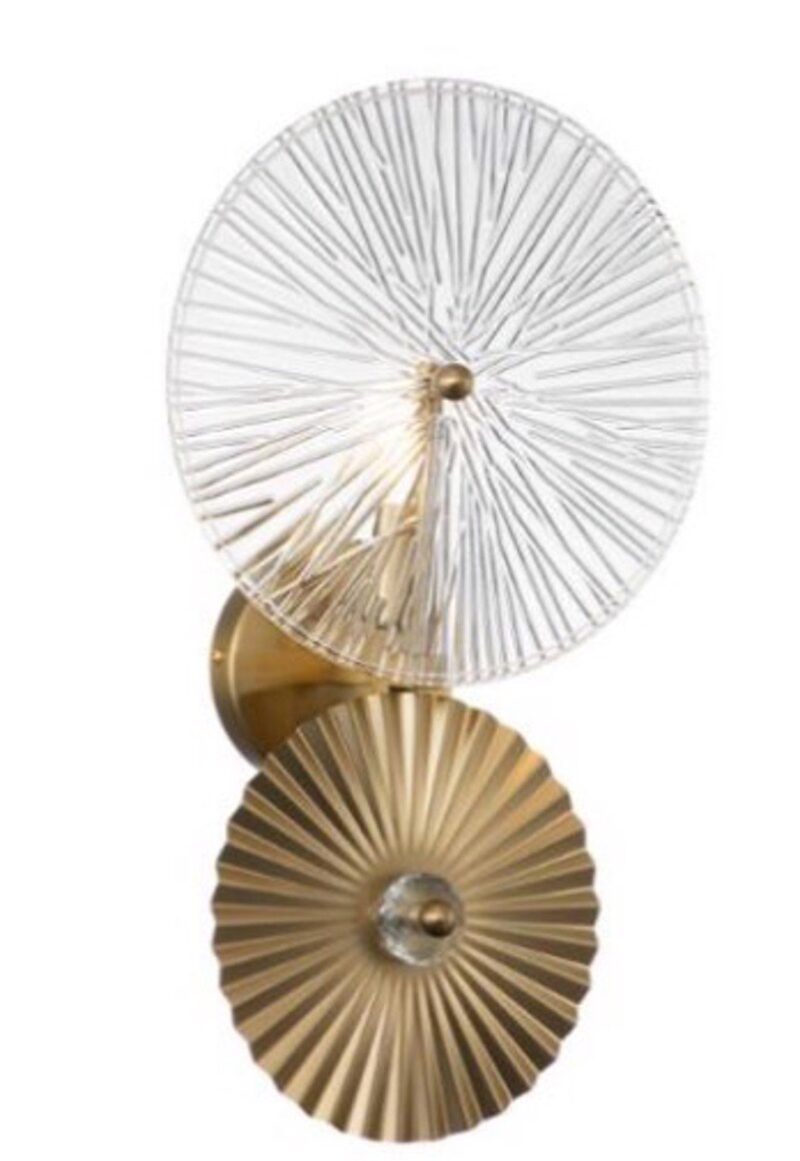 Detail goudkleurig aluminium wandlamp Otis