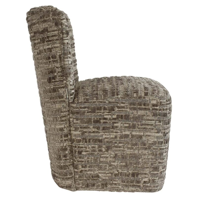 Eetkamerstoel Lorain in een interieur, met een tafel en stoelen