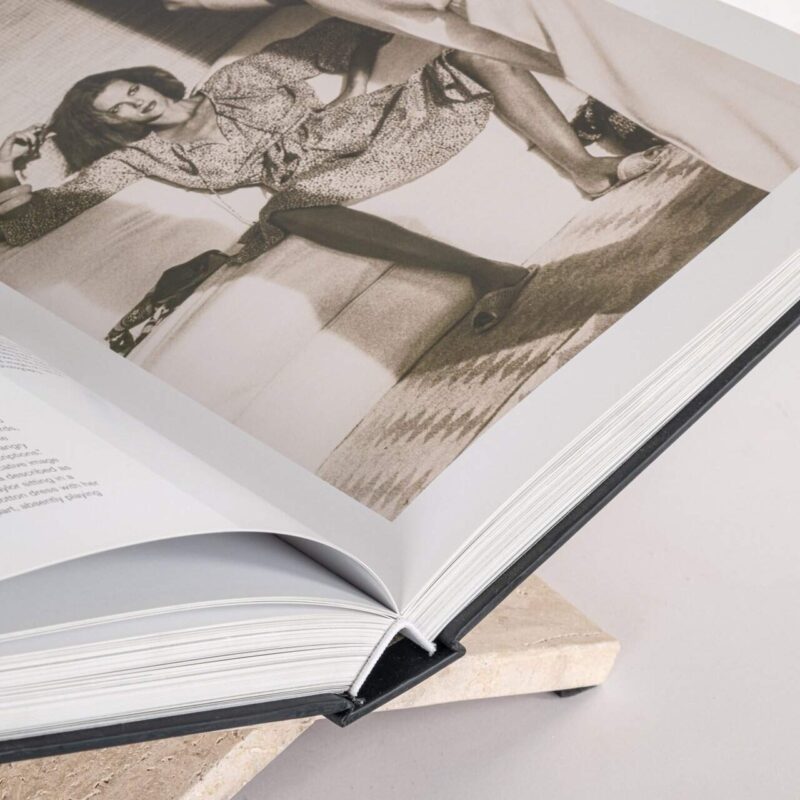 Boekenstandaard Belice beige vanaf onder, beige kleur