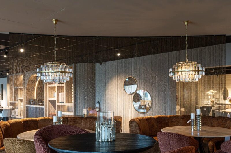 Curtain goud kettingdetails in interieurdecoratie