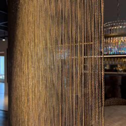 Curtain goud kettingdetails van verschillende kant