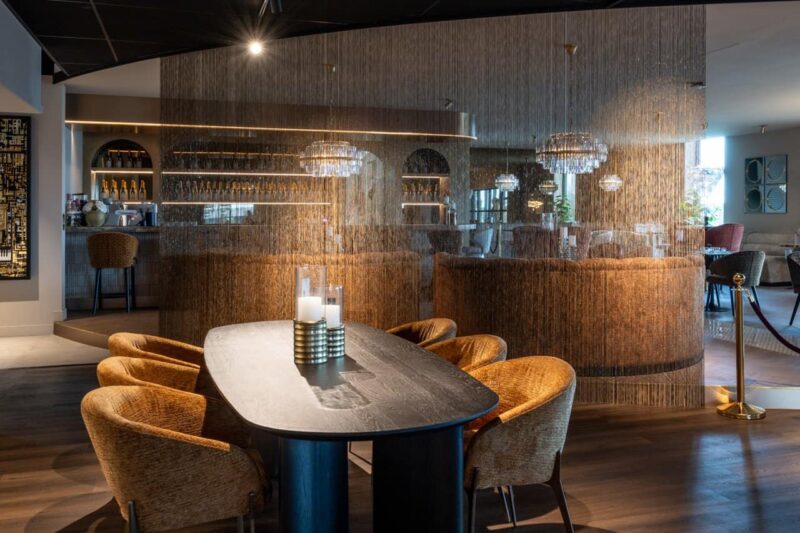 Decoratief object Curtain gold chain