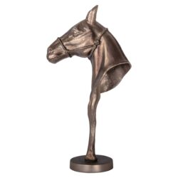 Decoratief object Jolly in antiek messing op een dressoir