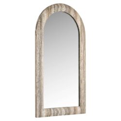 Wandspiegel in een interieur met textuur en zachtheid