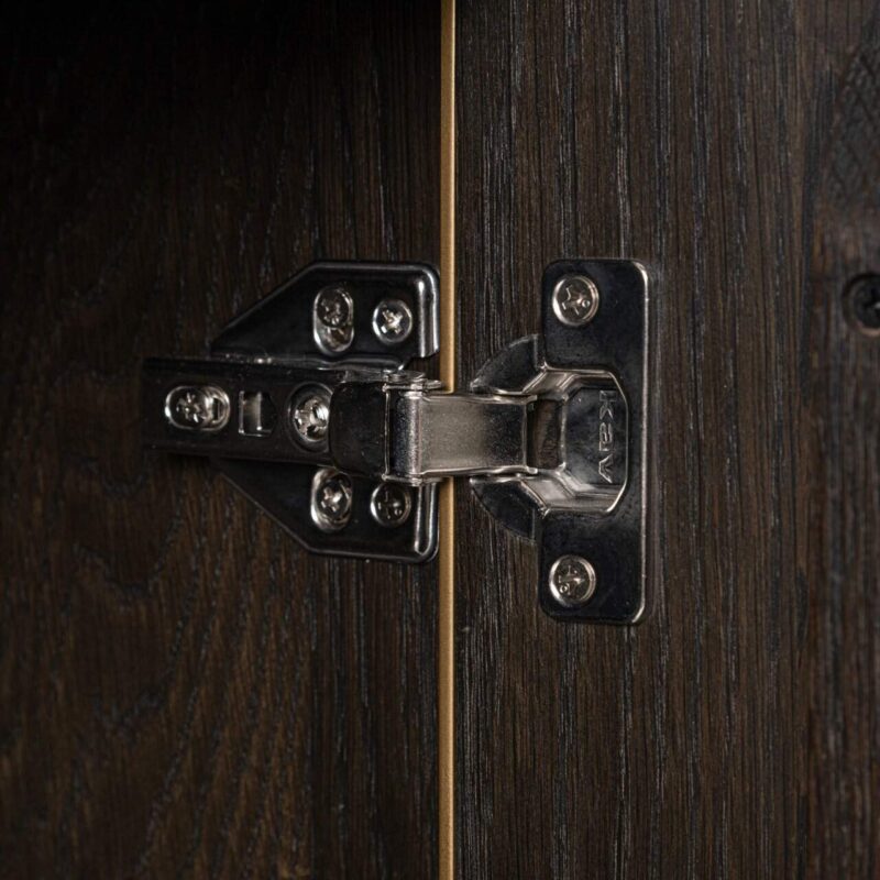 Wandkast Carter large goud eiken in gebruik