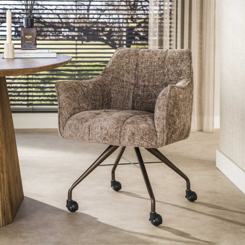 Moderne eetkamerstoel met wieltjes