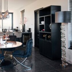 Wandkast Oakura met open vakken zwarte eiken fineer