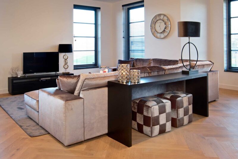 Console Oakura van boven, zwarte wandtafel van zwart eiken fineer