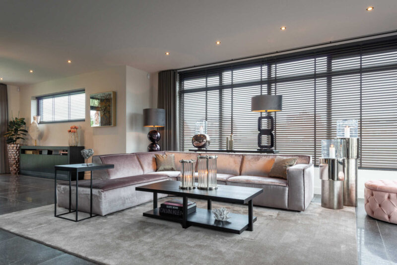 Dressoir Oakura in zwart interieur