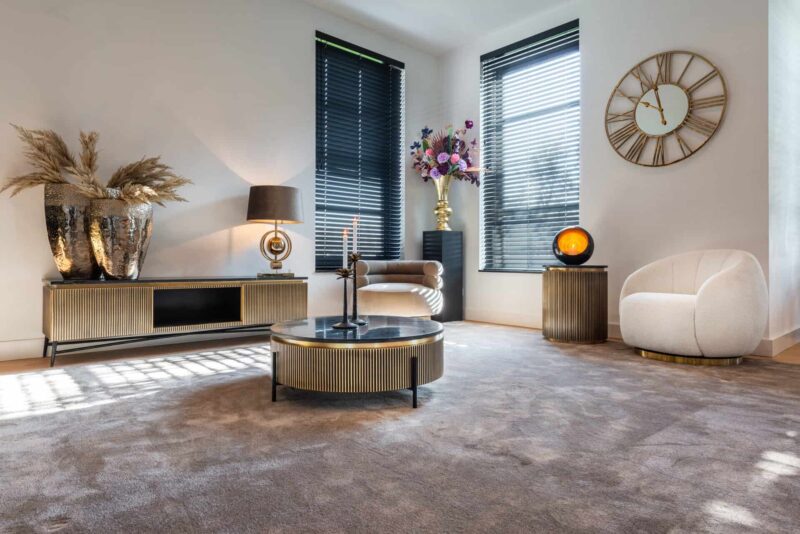 Messingkleurig ribbelmotief op bijzettafel Ironville 50Ø in detail