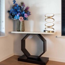 7665-lb-0145-va-0256-va-0257-setting_1-setting-scaled-1.jpg Tafellamp Jaimin brushed gold