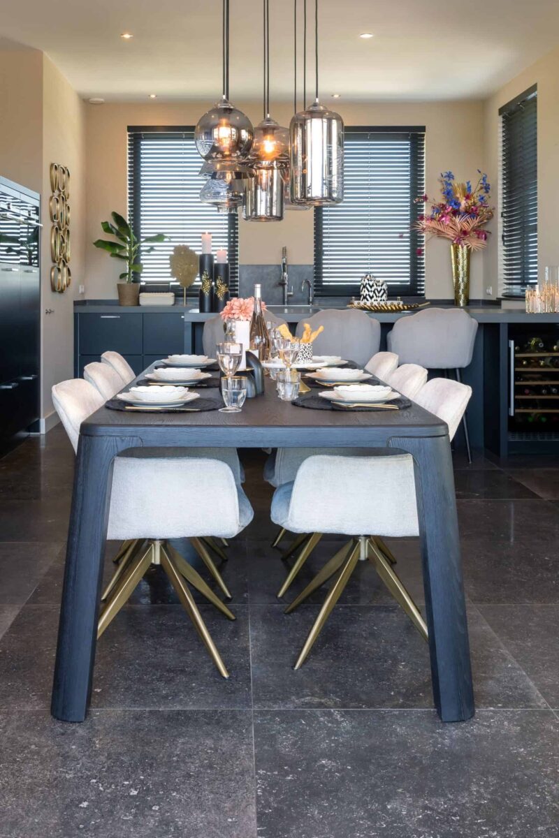 Eetkamerstoel Aline FR white chenille swivel fire retardant