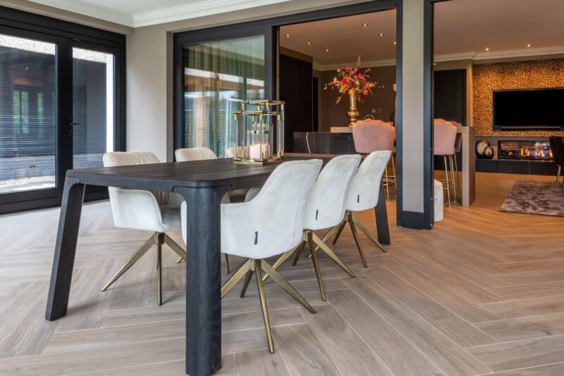 Eetkamerstoel Aline FR white chenille swivel fire retardant