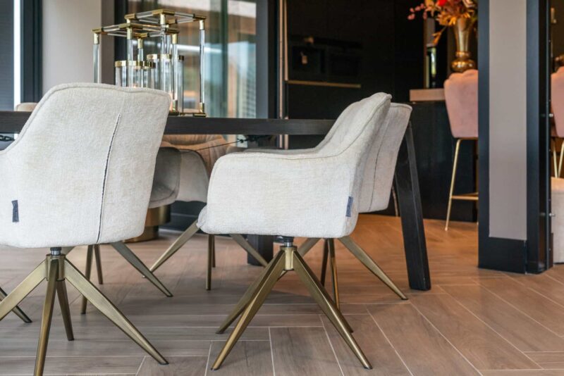 Eetkamerstoel Aline FR white chenille swivel fire retardant