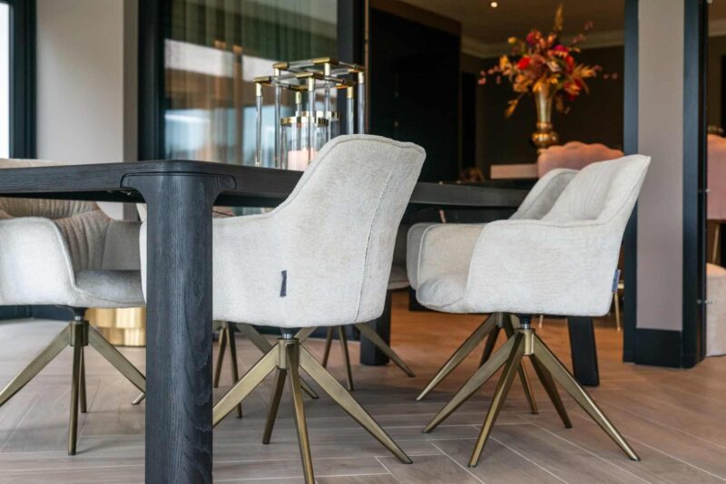 Eetkamerstoel Aline FR white chenille swivel fire retardant