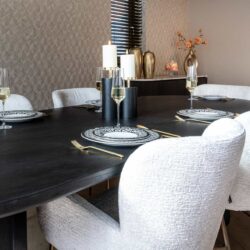 Hampton dressoir dark brown met een close-up van het blad