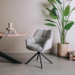 Detail van de armleuning van de Alba armstoel in grijs