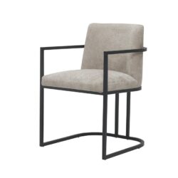 Detail van de armleuning van de Archi armstoel in beige kleur