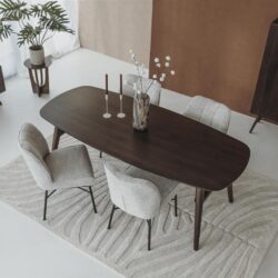 Aura eetkamertafel deens ovaal espresso in interieur setting