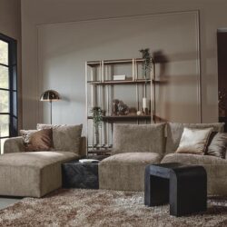 Canterbury 2-5 AR bankstel in taupebruin in een interieur setting