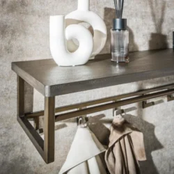 Kapstok Edge roede en hoedenplank 6 haken Massief acacia I Mokana 3 Kapstok Ferro roede en hoedenplank 6 haken / Antiek brons