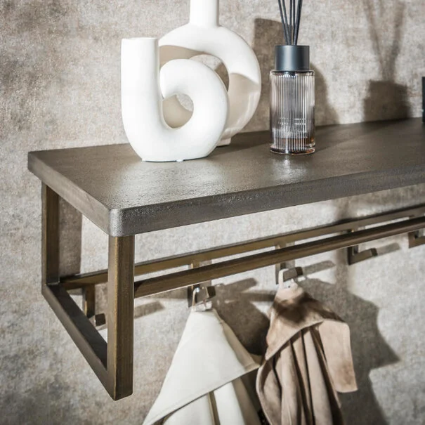 Kapstok Edge roede en hoedenplank 6 haken Massief acacia I Mokana 3 Kapstok Ferro roede en hoedenplank 6 haken / Antiek brons