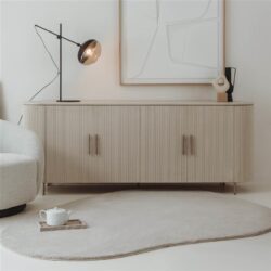 Corbetta dressoir in een interieur, beige kleurtint, Japandi stijl