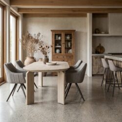 Ovale eetkamertafel in white wash stijl met hotelchique design