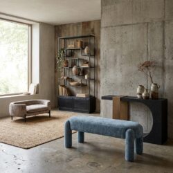 Bank Holly light blue chenille, comfortabel en elegant meubelstuk