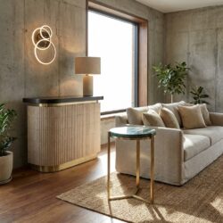 Aubrey bijzettafel goud, glazen blad en ijzeren poten, trendy en elegant