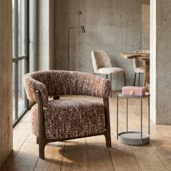 Lounge stoel Dalara in hazel met massief beukenhouten frame en polyester stof