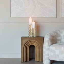 Detail van de ijzeren constructie van de bijzettafel Vevey