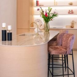 Bruto gewicht van Manou beige large: 2 kg