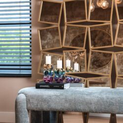 Afmetingen van de bank Holly, light blue chenille stof