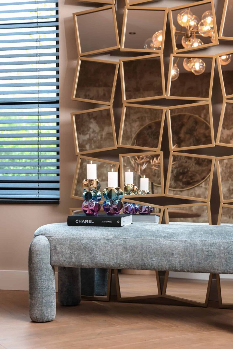 Afmetingen van de bank Holly, light blue chenille stof