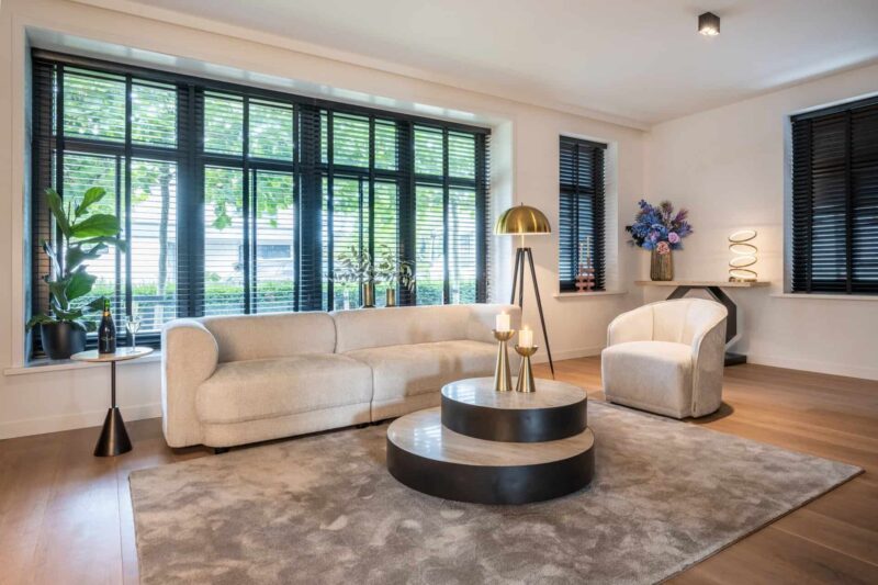 s5142_cream_fusion-s4593_cream_fusion-7665-7666-7667-lb-0110-lb-0145-ka-0152-ka-0153-setting_1-setting.jpg Tafellamp Jaimin brushed gold