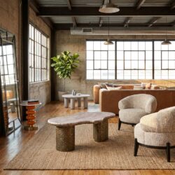 Salontafel Abandos brass antique compact en stevig met messingkleur