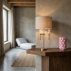 tafellamp-josie-brushed-gold-interieur-PmM3NMaQcg3nEAnZ1KmmdqD2QYX8g9.jpg Tafellamp Josie brushed gold