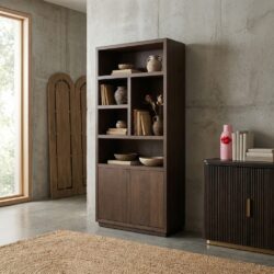 Wandkast Oakura brown, eikenfineer, stijlvol en praktisch meubelstuk