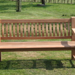 Patrick buitenbank van Livingfurn in interieur, naturel hout, tuinmeubel