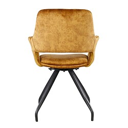 Perspectief van de Capp Oker Velvet eetkamerstoel van Livingfurn