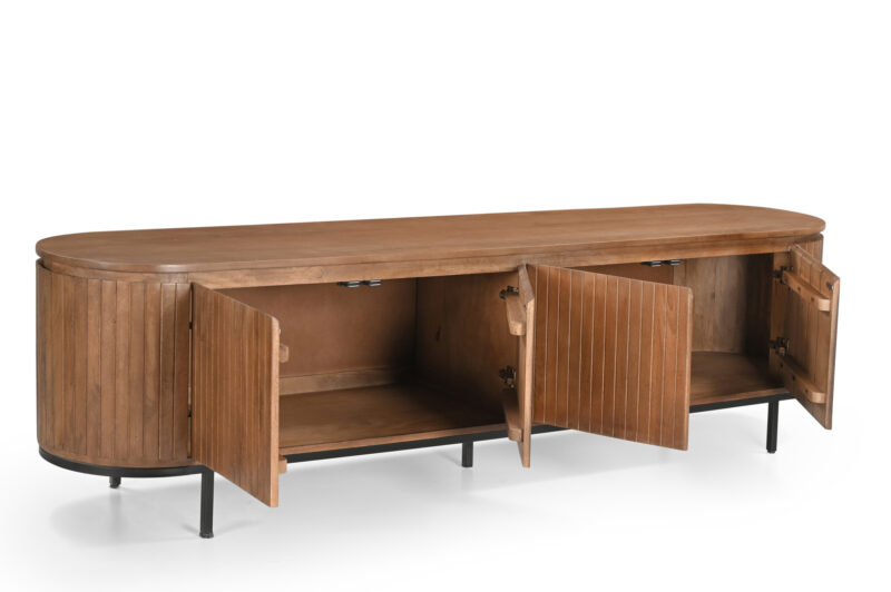 Noor 210cm kast in een interieur met andere meubelen