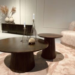 Salvator salontafel in een minimalistische woonkamer