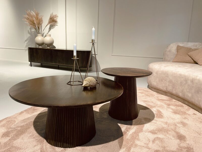 Salvator salontafel in een minimalistische woonkamer